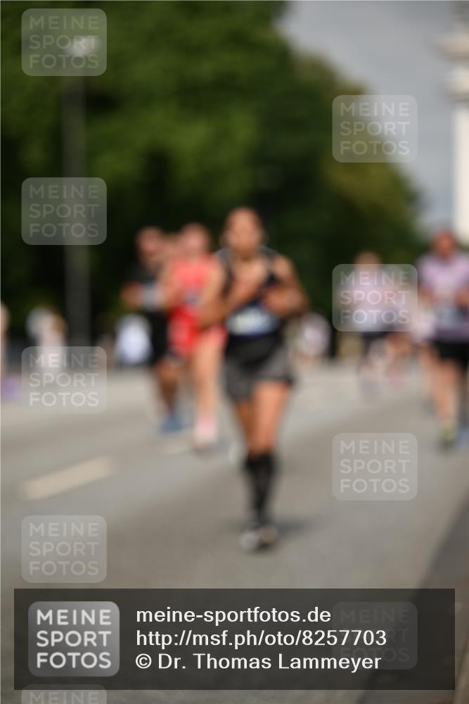 29.06.2025 - hella hamburg halbmarathon Dr. Thomas Lammeyer http://msf.ph/oto/8257703 29.06.2025 10:14:35 Kennedybrücke 1052, 1186, 1456, 1548, 1781, 5182, 5653, 5806, 7058, 8561, 8685, 9150, 9829 meine-sportfotos.de
