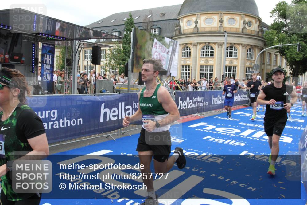 29.06.2025 - hella hamburg halbmarathon Michael Strokosch http://msf.ph/oto/8257727 29.06.2025 10:51:04 Ziel 1630, 2207, 4077, 7369, 8117, 8261, 8572, 8704, 10215, 10508, 10603, 12778, 13008, 13687, 14125, 15362, 16285, 17221, 18066, 18350 meine-sportfotos.de