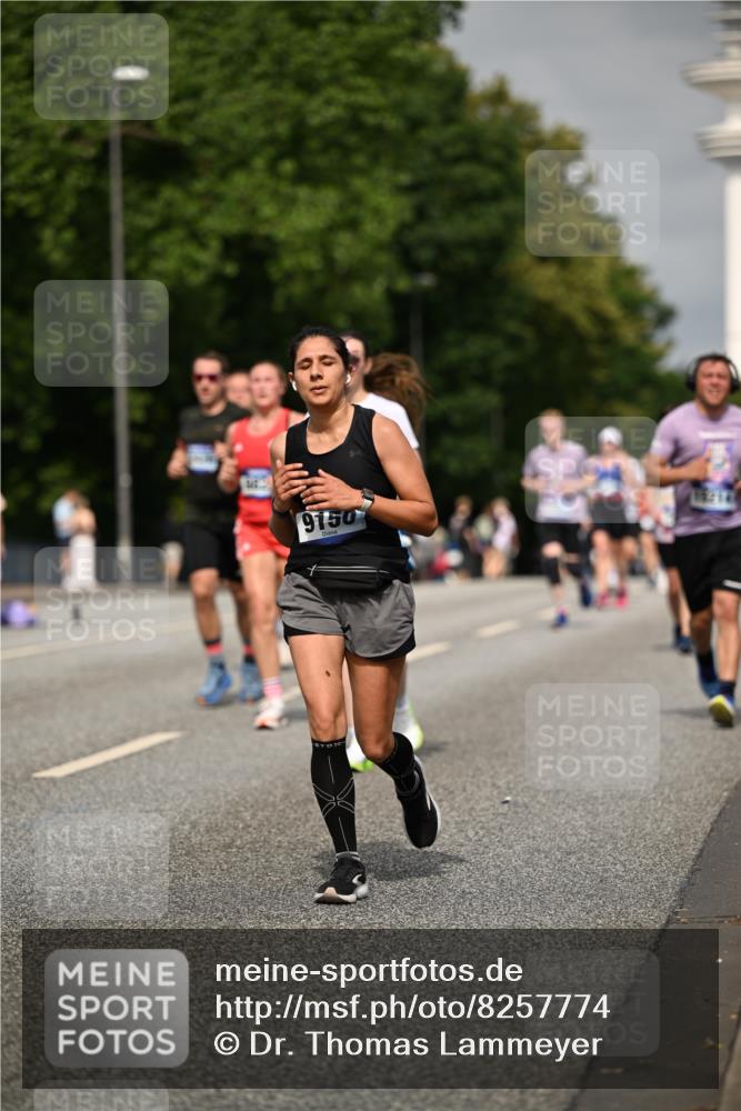 29.06.2025 - hella hamburg halbmarathon Dr. Thomas Lammeyer http://msf.ph/oto/8257774 29.06.2025 10:14:35 Kennedybrücke 1052, 1186, 1456, 1548, 1781, 5182, 5653, 5806, 7058, 8561, 8685, 9150, 9829 meine-sportfotos.de