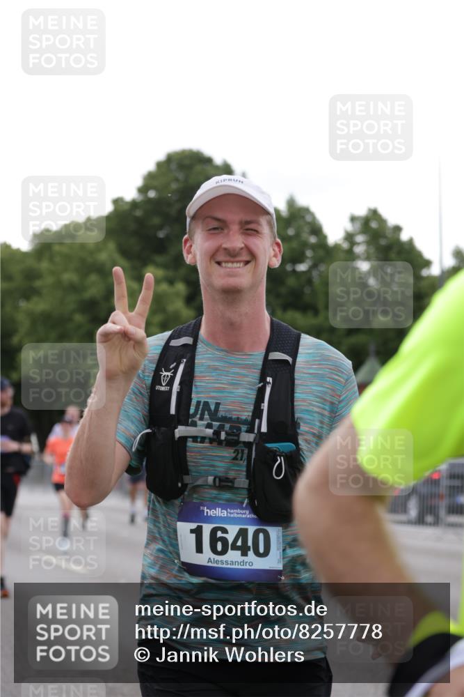 29.06.2025 - hella hamburg halbmarathon Jannik Wohlers http://msf.ph/oto/8257778 29.06.2025 10:32:05 Lombardsbrücke 1199, 1640, 3365, 3653, 3670, 4365, 4857, 5783, 5871, 5941, 6228, 6312, 6315, 7308, 7309, 7468, 7531, 7633, 7702, 7749, 8124, 8127, 8303, 8625, 8787, 8840, 8914, 8993, 9010, 9125, 9706, 9765, 10002, 10354, 10624, 10828, 11205, 11225, 11362, 11787, 11972, 12443, 12864, 13284, 13335, 13423, 14099, 14159, 14494, 14788, 14888, 15071, 15086, 15088, 15120, 15147, 15364, 15569, 15847, 15987, 16187, 16898, 16999, 17167, 18069, 18706 meine-sportfotos.de