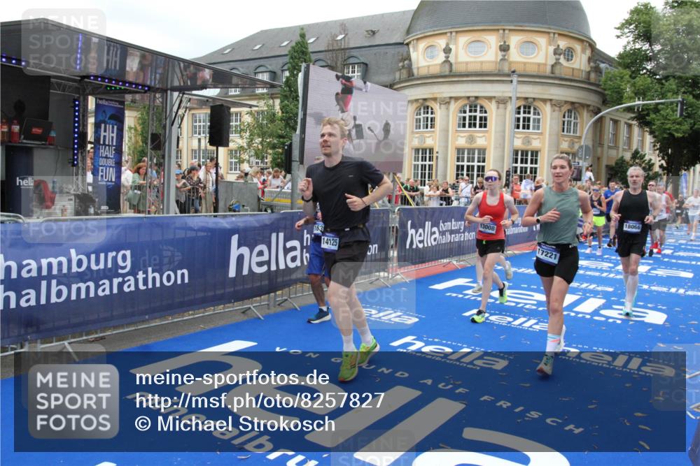 29.06.2025 - hella hamburg halbmarathon Michael Strokosch http://msf.ph/oto/8257827 29.06.2025 10:51:07 Ziel 1366, 1630, 4077, 4816, 4967, 8117, 8261, 8508, 8704, 10508, 10603, 12778, 13008, 14125, 17221, 17384, 18066, 18350 meine-sportfotos.de