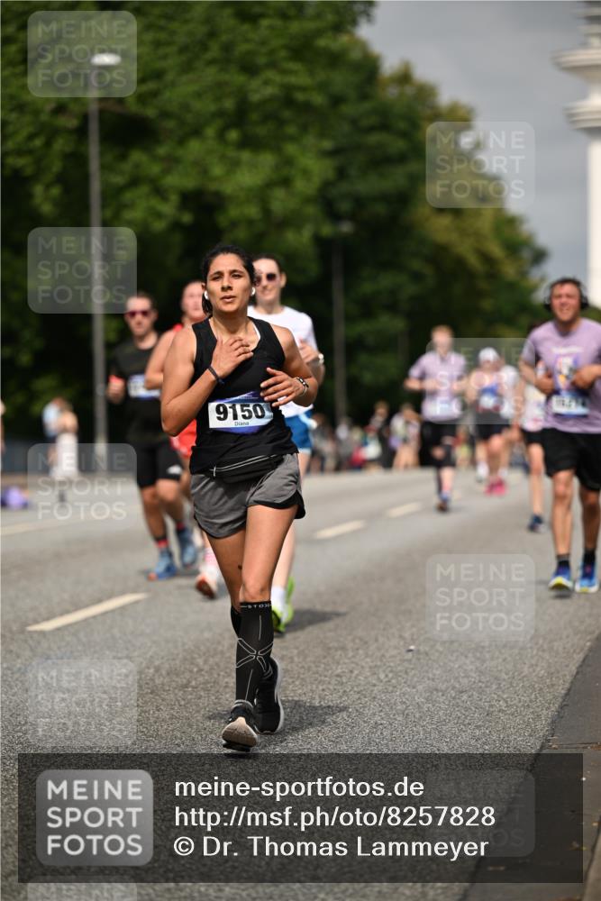 29.06.2025 - hella hamburg halbmarathon Dr. Thomas Lammeyer http://msf.ph/oto/8257828 29.06.2025 10:14:35 Kennedybrücke 1052, 1186, 1456, 1548, 1781, 5182, 5653, 5806, 7058, 8561, 8685, 9150, 9829 meine-sportfotos.de