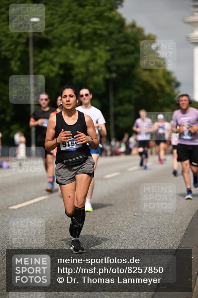 29.06.2025 - hella hamburg halbmarathon Dr. Thomas Lammeyer http://msf.ph/oto/8257850 29.06.2025 10:14:35 Kennedybrücke 1052, 1186, 1456, 1548, 1781, 5182, 5653, 5806, 7058, 8561, 8685, 9150, 9829 meine-sportfotos.de