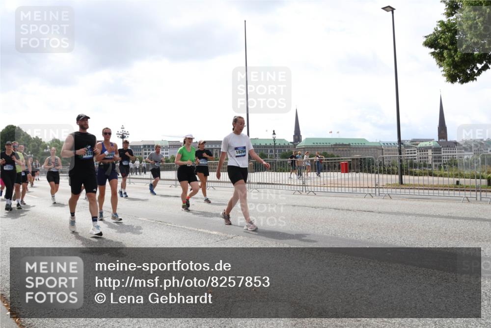 29.06.2025 - hella hamburg halbmarathon Lena Gebhardt http://msf.ph/oto/8257853 29.06.2025 10:45:54 Lombardsbrücke 1004, 1033, 1060, 1085, 1100, 1104, 1421, 1426, 1555, 1713, 1854, 1867, 1868, 1983, 2008, 2216, 2217, 2398, 2423, 2522, 2550, 2657, 2664, 2773, 2813, 2917, 2951, 2954, 2965, 2973, 3410, 4104, 4223, 4224, 4317, 4388, 4572, 5044, 5635, 5703, 5769, 5770, 5892, 6133, 6333, 6392, 6623, 6922, 7268, 7283, 7356, 7541, 7605, 7859, 7894, 8745, 9120, 9121, 9426, 9445, 9620, 10030, 10182, 10327, 10329, 10367, 10511, 11358, 11876 meine-sportfotos.de