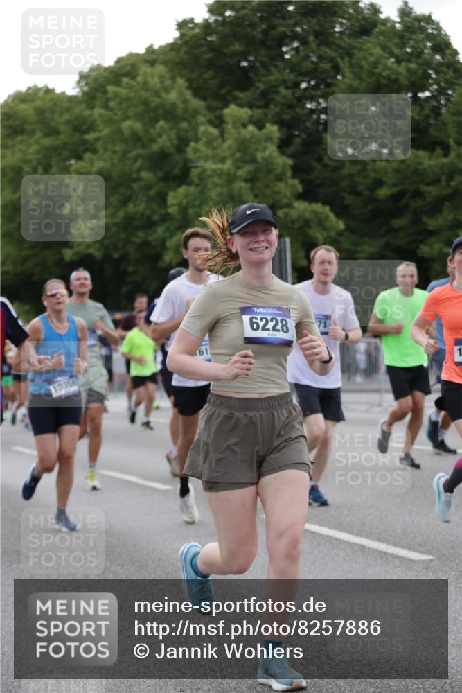 29.06.2025 - hella hamburg halbmarathon Jannik Wohlers http://msf.ph/oto/8257886 29.06.2025 10:32:07 Lombardsbrücke 1199, 1640, 3365, 3653, 3670, 4857, 5783, 5871, 5941, 6228, 6312, 6315, 7308, 7309, 7468, 7531, 7633, 7702, 7749, 7750, 8124, 8127, 8303, 8625, 8787, 8840, 8914, 8993, 9010, 9706, 9765, 10002, 10048, 10203, 10354, 10470, 10624, 10828, 11205, 11225, 11362, 11787, 11972, 12443, 12470, 12864, 13284, 13335, 13423, 14159, 14301, 14788, 14888, 15071, 15086, 15088, 15120, 15147, 15364, 15569, 15847, 16187, 16898, 16999, 17167, 18069, 18706 meine-sportfotos.de