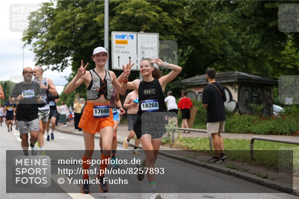 29.06.2025 - hella hamburg halbmarathon Yannick Fuchs http://msf.ph/oto/8257893 29.06.2025 10:48:29 20KM 1327, 1410, 1496, 1815, 2474, 2771, 3041, 3177, 3310, 3791, 3794, 3861, 3898, 3945, 4189, 4231, 6082, 6084, 6356, 6443, 6581, 6723, 6994, 8223, 8449, 8698, 8772, 8798, 9012, 9060, 9227, 10191, 10192, 10263, 10266, 11499, 11747, 12186, 12213, 12362, 12489, 13297, 13869, 14036, 14592, 14638, 14660, 14818, 14948, 15113, 15156, 15169, 15408, 15524, 15879, 16092, 16574, 16750, 17740, 17765, 18759, 19177 meine-sportfotos.de