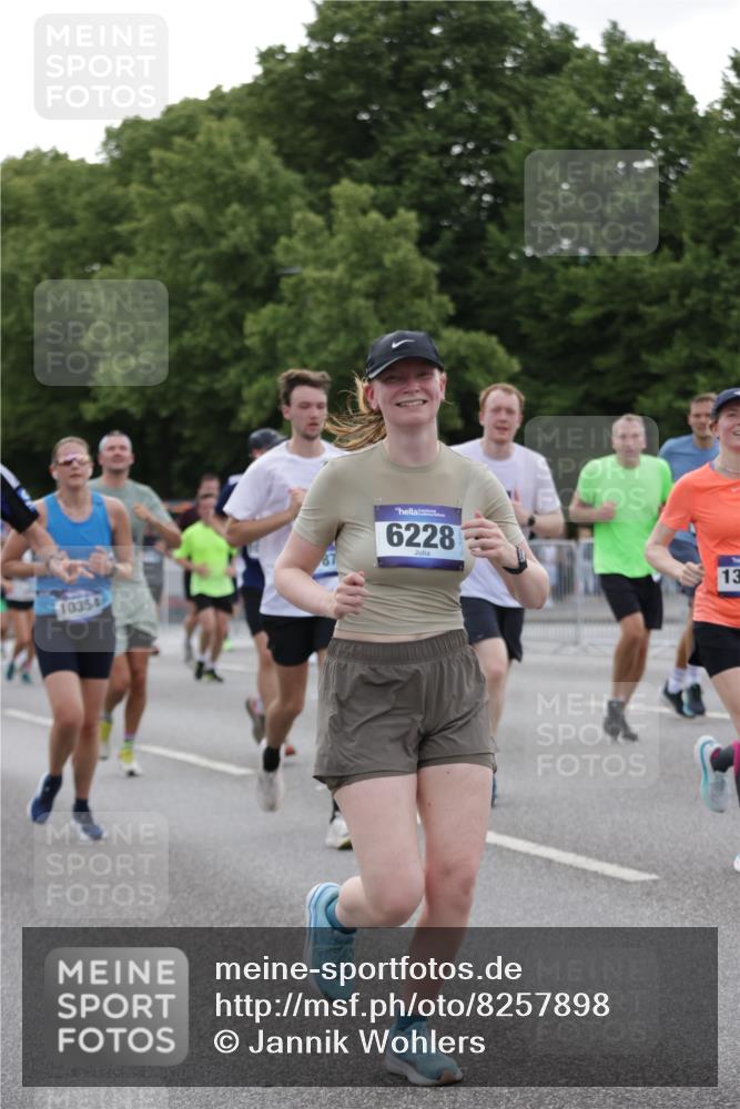 29.06.2025 - hella hamburg halbmarathon Jannik Wohlers http://msf.ph/oto/8257898 29.06.2025 10:32:07 Lombardsbrücke 1199, 1640, 3365, 3653, 3670, 4857, 5783, 5871, 5941, 6228, 6312, 6315, 7308, 7309, 7468, 7531, 7633, 7702, 7749, 7750, 8124, 8127, 8303, 8625, 8787, 8840, 8914, 8993, 9010, 9706, 9765, 10002, 10048, 10203, 10354, 10470, 10624, 10828, 11205, 11225, 11362, 11787, 11972, 12443, 12470, 12864, 13284, 13335, 13423, 14159, 14301, 14788, 14888, 15071, 15086, 15088, 15120, 15147, 15364, 15569, 15847, 16187, 16898, 16999, 17167, 18069, 18706 meine-sportfotos.de