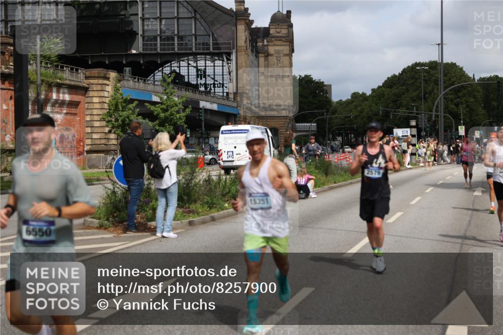 29.06.2025 - hella hamburg halbmarathon Yannick Fuchs http://msf.ph/oto/8257900 29.06.2025 10:35:59 20KM 1570, 1631, 1800, 2579, 4893, 5387, 6550, 6771, 6901, 7432, 7796, 8358, 9547, 9640, 9659, 9711, 9755, 9815, 9885, 10375, 10894, 12292, 12434, 13714, 13876, 14555, 14899, 15351, 16816, 17032, 17100, 17882, 18442, 18491, 18509, 18764, 18802 meine-sportfotos.de
