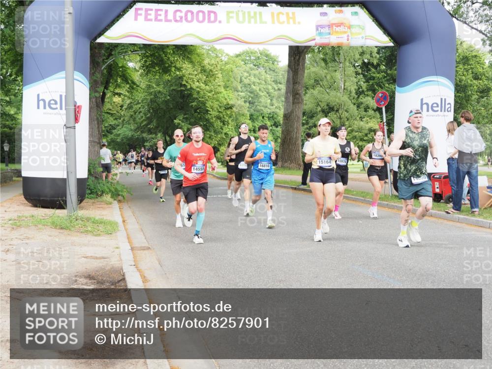 29.06.2025 - hella hamburg halbmarathon MichiJ http://msf.ph/oto/8257901 29.06.2025 10:29:36 Zwischen KM18-KM19 3618, 4205, 4634, 4893, 5007, 5014, 5026, 8074, 8358, 11062, 11922, 13268, 13483, 16599, 16816, 17834 meine-sportfotos.de