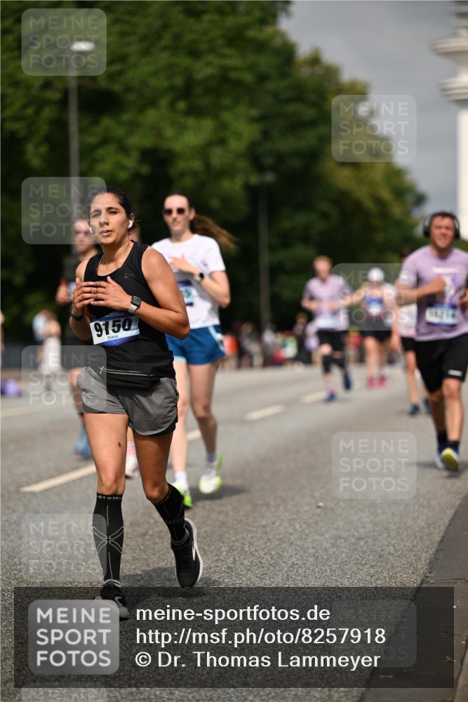 29.06.2025 - hella hamburg halbmarathon Dr. Thomas Lammeyer http://msf.ph/oto/8257918 29.06.2025 10:14:36 Kennedybrücke 1052, 1186, 1548, 1781, 5182, 5653, 5806, 7058, 8561, 8685, 9150, 9829 meine-sportfotos.de