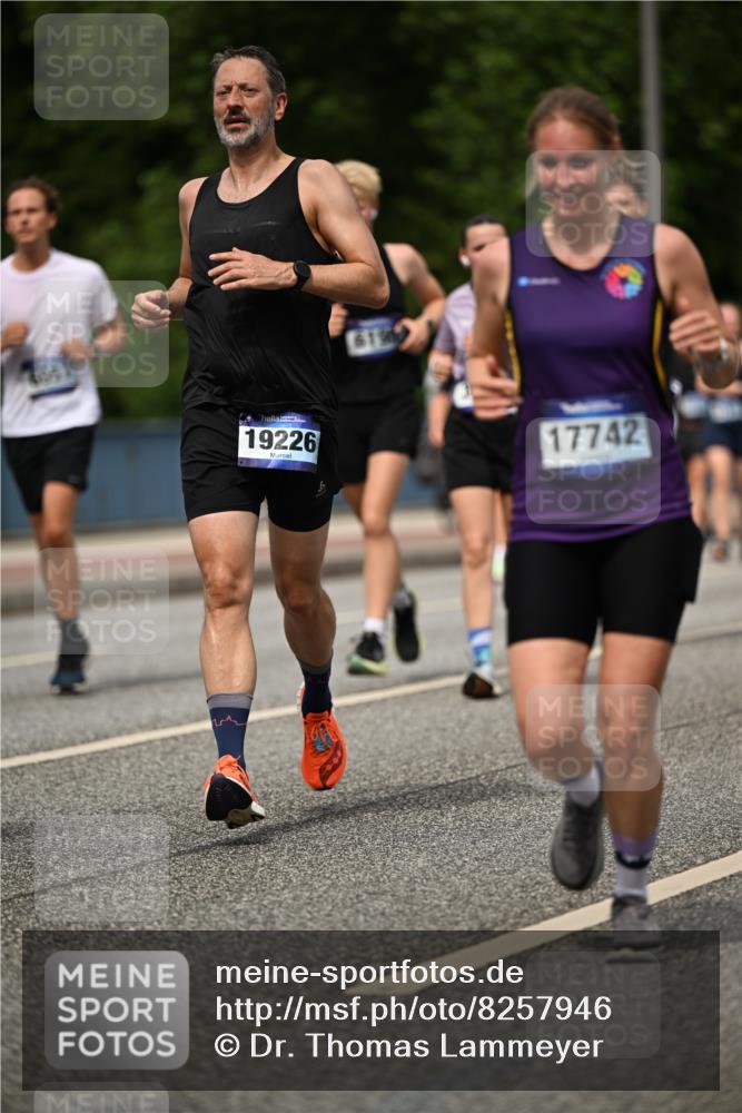 29.06.2025 - hella hamburg halbmarathon Dr. Thomas Lammeyer http://msf.ph/oto/8257946 29.06.2025 10:35:09 Kennedybrücke 1059, 1097, 1472, 1773, 1979, 2414, 2505, 2569, 2754, 2755, 2914, 3131, 3281, 3443, 4561, 4817, 5437, 5943, 6057, 6195, 6546, 6616, 6725, 6787, 7351, 7604, 7772, 8050, 9937, 10989 meine-sportfotos.de