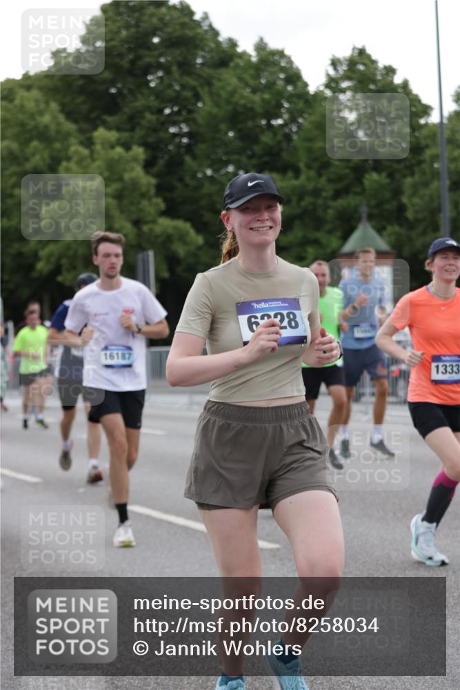 29.06.2025 - hella hamburg halbmarathon Jannik Wohlers http://msf.ph/oto/8258034 29.06.2025 10:32:08 Lombardsbrücke 1199, 1640, 3365, 3653, 3660, 3670, 4857, 5783, 5871, 5941, 6228, 6312, 6315, 7308, 7309, 7468, 7531, 7633, 7702, 7749, 7750, 8127, 8303, 8625, 8840, 8914, 8993, 9010, 9188, 9706, 9765, 10002, 10013, 10048, 10203, 10277, 10354, 10470, 10624, 10770, 10828, 11205, 11225, 11248, 11362, 11972, 12443, 12470, 12864, 13335, 13423, 14159, 14301, 14788, 14888, 15071, 15086, 15088, 15147, 15364, 15569, 15847, 15997, 16187, 16898, 16999, 17167, 18069, 18706 meine-sportfotos.de