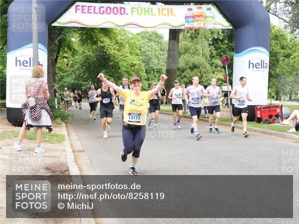29.06.2025 - hella hamburg halbmarathon MichiJ http://msf.ph/oto/8258119 29.06.2025 10:53:10 Zwischen KM18-KM19 1781, 4227, 4322, 4499, 5951, 8402, 8926, 10389, 13173, 15678, 17077, 17638, 17880, 18178, 18655 meine-sportfotos.de