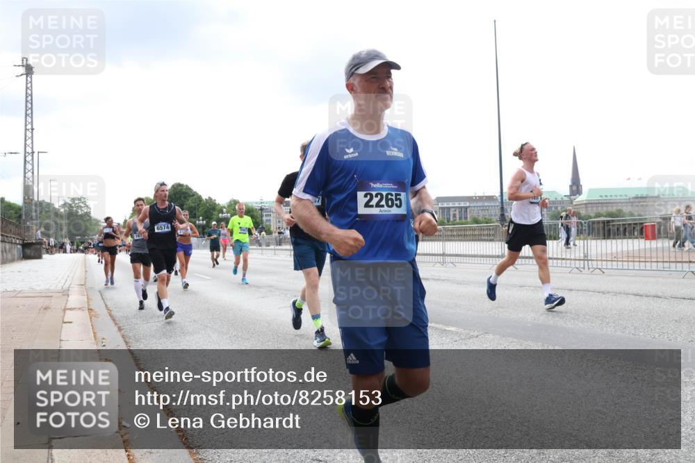 29.06.2025 - hella hamburg halbmarathon Lena Gebhardt http://msf.ph/oto/8258153 29.06.2025 10:34:24 Lombardsbrücke 1025, 1417, 1672, 1705, 1787, 2023, 2265, 2412, 2464, 2482, 2496, 2510, 2511, 2526, 2801, 2933, 3145, 3420, 3829, 3848, 4540, 4807, 4824, 4826, 5453, 5561, 5584, 5609, 6034, 6105, 6171, 6329, 6364, 6571, 6574, 6843, 7324, 7329, 7386, 7644, 7733, 8277, 8349, 8705, 8965, 9164, 9379, 9448, 9514, 10335, 10360, 10564, 10674, 11872, 12164, 13957, 15477, 16238, 16311, 16390, 16682, 16919, 17230, 18158, 18941 meine-sportfotos.de