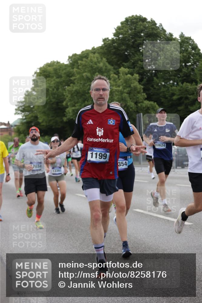 29.06.2025 - hella hamburg halbmarathon Jannik Wohlers http://msf.ph/oto/8258176 29.06.2025 10:32:09 Lombardsbrücke 1199, 1640, 3365, 3653, 3660, 3670, 4857, 5783, 5871, 5941, 6228, 6312, 6315, 7308, 7309, 7468, 7531, 7633, 7702, 7749, 7750, 8127, 8303, 8625, 8840, 8914, 8993, 9010, 9188, 9706, 9765, 10002, 10013, 10048, 10203, 10277, 10354, 10470, 10624, 10770, 11205, 11248, 11972, 12443, 12470, 12864, 13335, 13423, 14159, 14301, 14788, 14888, 15071, 15086, 15088, 15147, 15171, 15364, 15569, 15847, 15997, 16129, 16187, 16898, 16999, 17167, 18069, 18706 meine-sportfotos.de