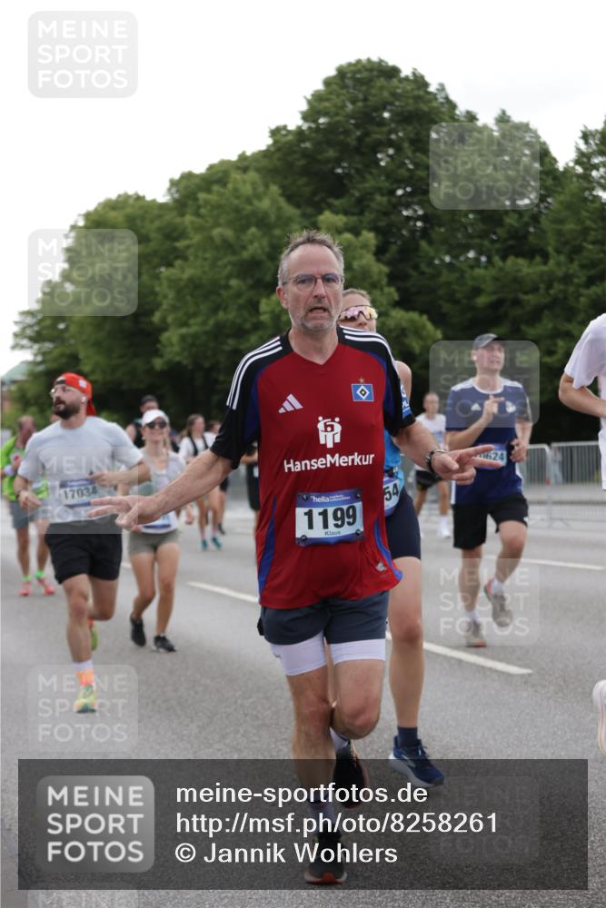 29.06.2025 - hella hamburg halbmarathon Jannik Wohlers http://msf.ph/oto/8258261 29.06.2025 10:32:09 Lombardsbrücke 1199, 1640, 3365, 3653, 3660, 3670, 4857, 5783, 5871, 5941, 6228, 6312, 6315, 7308, 7309, 7468, 7531, 7633, 7702, 7749, 7750, 8127, 8303, 8625, 8840, 8914, 8993, 9010, 9188, 9706, 9765, 10002, 10013, 10048, 10203, 10277, 10354, 10470, 10624, 10770, 11205, 11248, 11972, 12443, 12470, 12864, 13335, 13423, 14159, 14301, 14788, 14888, 15071, 15086, 15088, 15147, 15171, 15364, 15569, 15847, 15997, 16129, 16187, 16898, 16999, 17167, 18069, 18706 meine-sportfotos.de