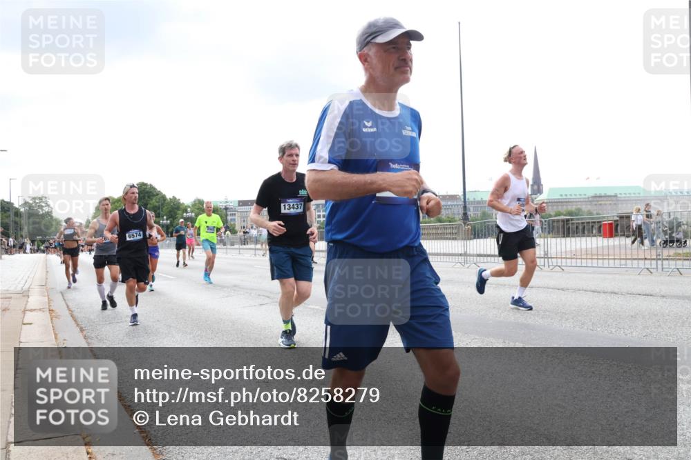 29.06.2025 - hella hamburg halbmarathon Lena Gebhardt http://msf.ph/oto/8258279 29.06.2025 10:34:24 Lombardsbrücke 1025, 1417, 1672, 1705, 1787, 2023, 2265, 2412, 2464, 2482, 2496, 2510, 2511, 2526, 2801, 2933, 3145, 3420, 3829, 3848, 4540, 4807, 4824, 4826, 5453, 5561, 5584, 5609, 6034, 6105, 6171, 6329, 6364, 6571, 6574, 6843, 7324, 7329, 7386, 7644, 7733, 8277, 8349, 8705, 8965, 9164, 9379, 9448, 9514, 10335, 10360, 10564, 10674, 11872, 12164, 13957, 15477, 16238, 16311, 16390, 16682, 16919, 17230, 18158, 18941 meine-sportfotos.de