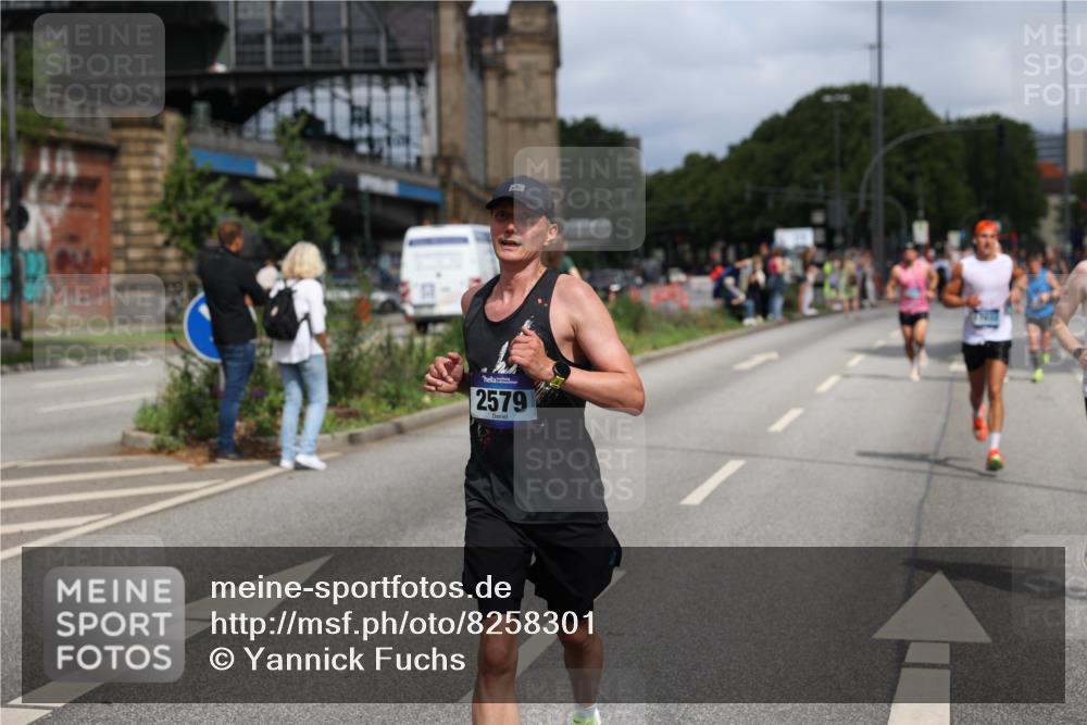 29.06.2025 - hella hamburg halbmarathon Yannick Fuchs http://msf.ph/oto/8258301 29.06.2025 10:36:01 20KM 1570, 1631, 1800, 2579, 4893, 5387, 6550, 6771, 6901, 7432, 7796, 8358, 9547, 9640, 9711, 9815, 9885, 10375, 10894, 12292, 12434, 13714, 13876, 14555, 14899, 15351, 16084, 16816, 17032, 17100, 17882, 18442, 18491, 18509, 18764, 18802 meine-sportfotos.de
