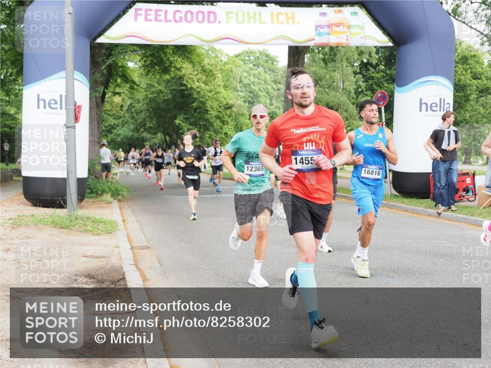 29.06.2025 - hella hamburg halbmarathon MichiJ http://msf.ph/oto/8258302 29.06.2025 10:29:38 Zwischen KM18-KM19 4380, 4634, 4893, 5007, 5014, 8074, 9358, 9885, 10978, 11062, 11922, 12365, 13268, 14555, 15164, 16599, 16816, 17834, 18399 meine-sportfotos.de