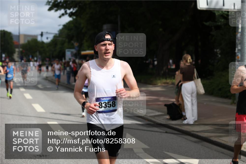 29.06.2025 - hella hamburg halbmarathon Yannick Fuchs http://msf.ph/oto/8258308 29.06.2025 10:36:02 20KM 1570, 1631, 1800, 2579, 4893, 5387, 6550, 6901, 7432, 7796, 8358, 9547, 9711, 9815, 9885, 10894, 11417, 12292, 12434, 12588, 13714, 13876, 14346, 14555, 14899, 15351, 16084, 16816, 17032, 17100, 17882, 18442, 18491, 18509, 18764, 18802 meine-sportfotos.de