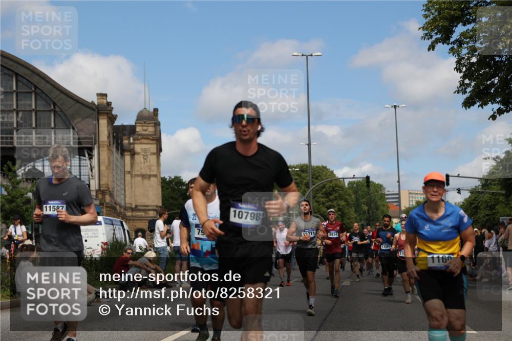 29.06.2025 - hella hamburg halbmarathon Yannick Fuchs http://msf.ph/oto/8258321 29.06.2025 11:27:57 20KM 1078, 1159, 1160, 1275, 1298, 1324, 1352, 1557, 2022, 2085, 2199, 2933, 3311, 3871, 3880, 3958, 4444, 4555, 4624, 4802, 4970, 5557, 5611, 5718, 5733, 6440, 6773, 7975, 8257, 8258, 8914, 9034, 10335, 10434, 10798, 11587, 11928, 12097, 12237, 12238, 12336, 12408, 12573, 12605, 12826, 12827, 13092, 13168, 13311, 13422, 14305, 15119, 15405, 15572, 15612, 15951, 15957, 17053, 17272, 17385, 17412, 17634, 18524, 18578, 18809, 18929, 19006 meine-sportfotos.de