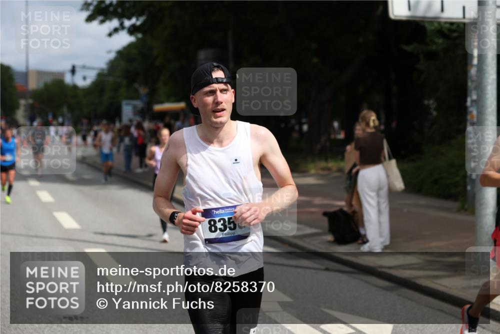 29.06.2025 - hella hamburg halbmarathon Yannick Fuchs http://msf.ph/oto/8258370 29.06.2025 10:36:02 20KM 1570, 1631, 1800, 2579, 4893, 5387, 6550, 6901, 7432, 7796, 8358, 9547, 9711, 9815, 9885, 10894, 11417, 12292, 12434, 12588, 13714, 13876, 14346, 14555, 14899, 15351, 16084, 16816, 17032, 17100, 17882, 18442, 18491, 18509, 18764, 18802 meine-sportfotos.de