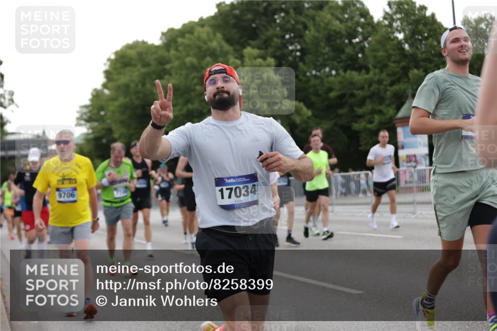 29.06.2025 - hella hamburg halbmarathon Jannik Wohlers http://msf.ph/oto/8258399 29.06.2025 10:32:11 Lombardsbrücke 1199, 1640, 2059, 3365, 3653, 3660, 3670, 4446, 4857, 5783, 5871, 5941, 6228, 6312, 6315, 7308, 7309, 7468, 7531, 7633, 7702, 7749, 7750, 8303, 8625, 8840, 8993, 9010, 9188, 9765, 10002, 10013, 10048, 10203, 10277, 10354, 10470, 10624, 10770, 11076, 11205, 11248, 11972, 12443, 12470, 12864, 13335, 14159, 14301, 14788, 14888, 15071, 15086, 15088, 15147, 15171, 15569, 15847, 15997, 16129, 16187, 16898, 16999, 17041, 17167, 18069, 18706, 18927 meine-sportfotos.de