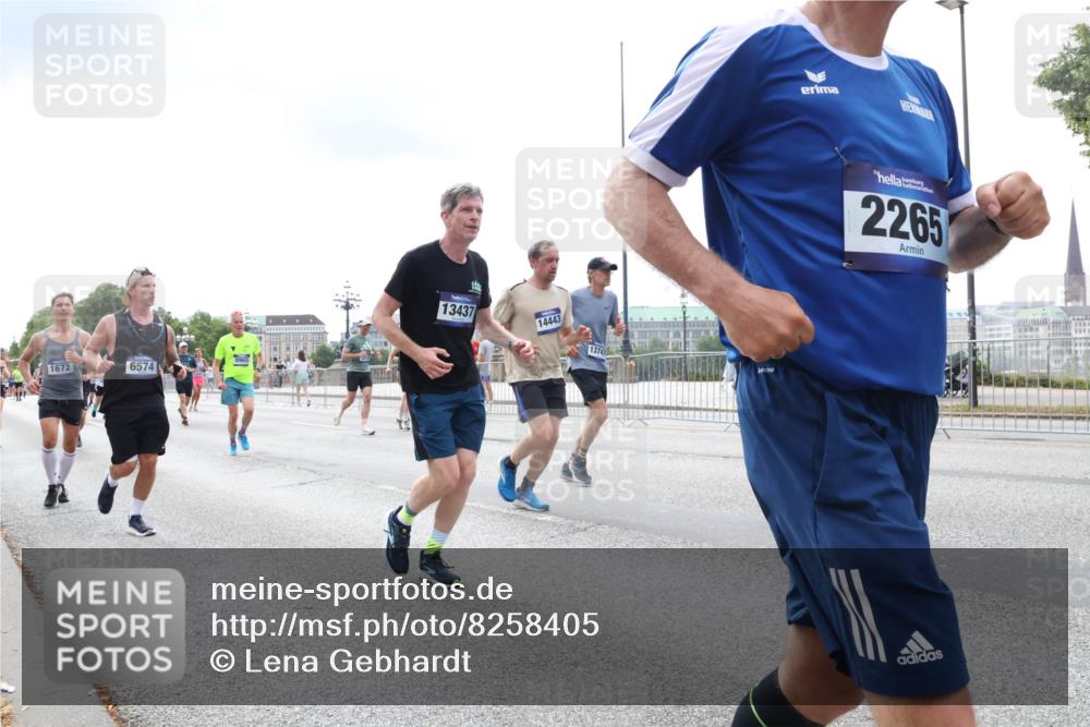 29.06.2025 - hella hamburg halbmarathon Lena Gebhardt http://msf.ph/oto/8258405 29.06.2025 10:34:24 Lombardsbrücke 1025, 1417, 1672, 1705, 1787, 2023, 2265, 2412, 2464, 2482, 2496, 2510, 2511, 2526, 2801, 2933, 3145, 3420, 3829, 3848, 4540, 4807, 4824, 4826, 5453, 5561, 5584, 5609, 6034, 6105, 6171, 6329, 6364, 6571, 6574, 6843, 7324, 7329, 7386, 7644, 7733, 8277, 8349, 8705, 8965, 9164, 9379, 9448, 9514, 10335, 10360, 10564, 10674, 11872, 12164, 13957, 15477, 16238, 16311, 16390, 16682, 16919, 17230, 18158, 18941 meine-sportfotos.de