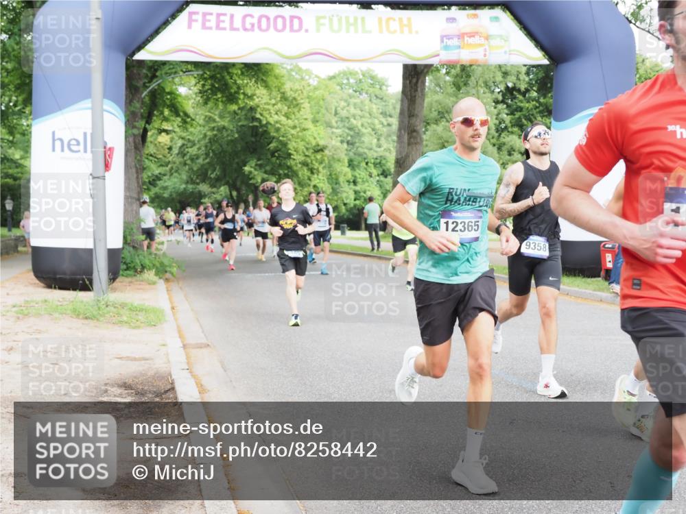 29.06.2025 - hella hamburg halbmarathon MichiJ http://msf.ph/oto/8258442 29.06.2025 10:29:39 Zwischen KM18-KM19 2675, 4380, 4634, 5007, 5014, 8074, 9358, 9885, 10978, 11062, 11922, 12365, 14555, 15164, 16599, 16816, 18399 meine-sportfotos.de