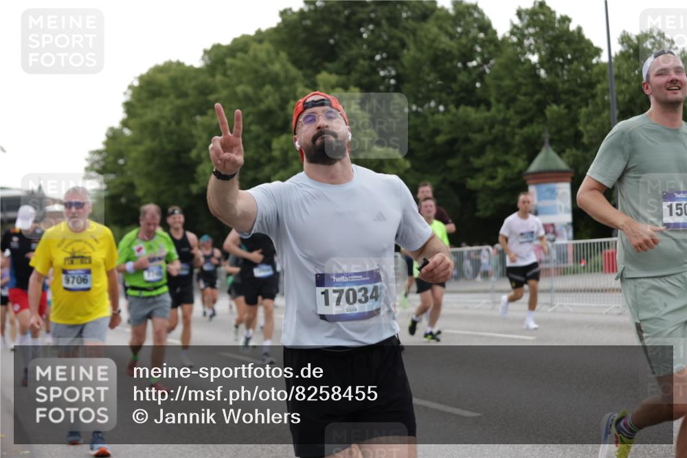 29.06.2025 - hella hamburg halbmarathon Jannik Wohlers http://msf.ph/oto/8258455 29.06.2025 10:32:11 Lombardsbrücke 1199, 1640, 2059, 3365, 3653, 3660, 3670, 4446, 4857, 5783, 5871, 5941, 6228, 6312, 6315, 7308, 7309, 7468, 7531, 7633, 7702, 7749, 7750, 8303, 8625, 8840, 8993, 9010, 9188, 9765, 10002, 10013, 10048, 10203, 10277, 10354, 10470, 10624, 10770, 11076, 11205, 11248, 11972, 12443, 12470, 12864, 13335, 14159, 14301, 14788, 14888, 15071, 15086, 15088, 15147, 15171, 15569, 15847, 15997, 16129, 16187, 16898, 16999, 17041, 17167, 18069, 18706, 18927 meine-sportfotos.de