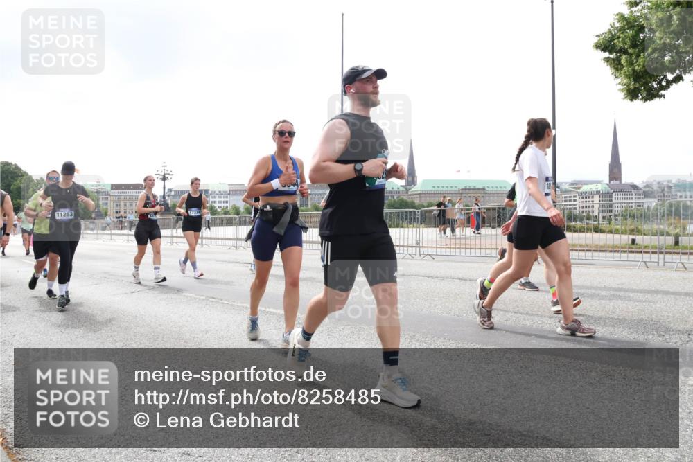 29.06.2025 - hella hamburg halbmarathon Lena Gebhardt http://msf.ph/oto/8258485 29.06.2025 10:45:56 Lombardsbrücke 1004, 1033, 1060, 1085, 1100, 1104, 1421, 1426, 1532, 1555, 1713, 1854, 1867, 1868, 1983, 2008, 2398, 2423, 2522, 2550, 2657, 2664, 2773, 2813, 2917, 2951, 2954, 2965, 2973, 3410, 4104, 4223, 4224, 4317, 4388, 4572, 5044, 5635, 5703, 5769, 5770, 5892, 6133, 6333, 6392, 6623, 7268, 7283, 7356, 7605, 7859, 7894, 7983, 8745, 9120, 9121, 9426, 9445, 10030, 10327, 10329, 10367, 10511, 11358, 11876, 11910 meine-sportfotos.de