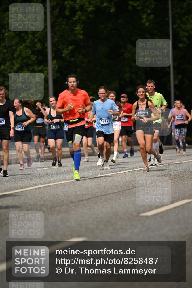 29.06.2025 - hella hamburg halbmarathon Dr. Thomas Lammeyer http://msf.ph/oto/8258487 29.06.2025 10:35:10 Kennedybrücke 1059, 1097, 1472, 1547, 1773, 1979, 2414, 2505, 2569, 2754, 2755, 2914, 3131, 3281, 3443, 4561, 4817, 5437, 5943, 6057, 6195, 6546, 6616, 6725, 6787, 7351, 7604, 7772, 8050, 8812, 8941, 9937, 10989 meine-sportfotos.de