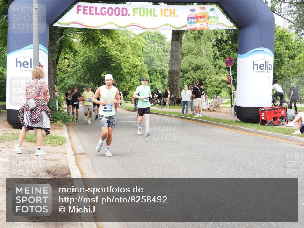 29.06.2025 - hella hamburg halbmarathon MichiJ http://msf.ph/oto/8258492 29.06.2025 10:53:16 Zwischen KM18-KM19 1790, 3461, 4286, 4322, 4782, 15678, 16099, 17638, 17880, 18261, 18655 meine-sportfotos.de