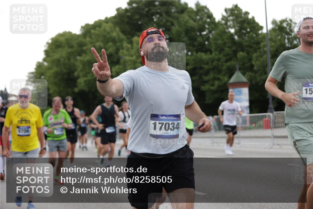 29.06.2025 - hella hamburg halbmarathon Jannik Wohlers http://msf.ph/oto/8258505 29.06.2025 10:32:11 Lombardsbrücke 1199, 1640, 2059, 3365, 3653, 3660, 3670, 4446, 4857, 5783, 5871, 5941, 6228, 6312, 6315, 7308, 7309, 7468, 7531, 7633, 7702, 7749, 7750, 8303, 8625, 8840, 8993, 9010, 9188, 9765, 10002, 10013, 10048, 10203, 10277, 10354, 10470, 10624, 10770, 11076, 11205, 11248, 11972, 12443, 12470, 12864, 13335, 14159, 14301, 14788, 14888, 15071, 15086, 15088, 15147, 15171, 15569, 15847, 15997, 16129, 16187, 16898, 16999, 17041, 17167, 18069, 18706, 18927 meine-sportfotos.de