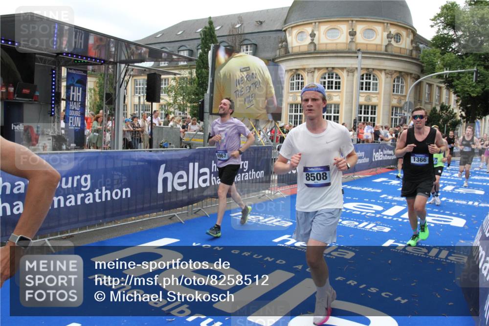 29.06.2025 - hella hamburg halbmarathon Michael Strokosch http://msf.ph/oto/8258512 29.06.2025 10:51:13 Ziel 1366, 4077, 4404, 4816, 4967, 5600, 6027, 8261, 8508, 10508, 10868, 11625, 11733, 13073, 15480, 17384, 17530, 17823 meine-sportfotos.de