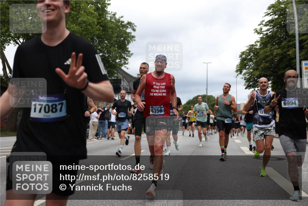 29.06.2025 - hella hamburg halbmarathon Yannick Fuchs http://msf.ph/oto/8258519 29.06.2025 10:48:30 20KM 1327, 1410, 1496, 1815, 2474, 2771, 3041, 3177, 3310, 3791, 3794, 3861, 3898, 3945, 4189, 4231, 6082, 6084, 6356, 6443, 6581, 6723, 6994, 8223, 8449, 8514, 8698, 8772, 8798, 9012, 9060, 9227, 10191, 10192, 10263, 10266, 11499, 11747, 12186, 12213, 12362, 12489, 13297, 13869, 14036, 14592, 14638, 14660, 14818, 14948, 15113, 15156, 15169, 15408, 15524, 15879, 16092, 16574, 16750, 17740, 17765, 18759, 19177 meine-sportfotos.de