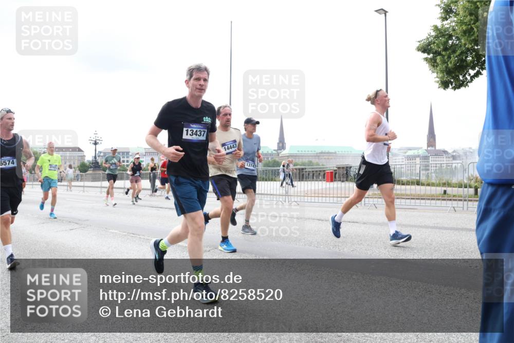 29.06.2025 - hella hamburg halbmarathon Lena Gebhardt http://msf.ph/oto/8258520 29.06.2025 10:34:25 Lombardsbrücke 1025, 1672, 1705, 1787, 2023, 2265, 2412, 2464, 2496, 2510, 2511, 2526, 2801, 2933, 3145, 3420, 3829, 3848, 4540, 4807, 4824, 4826, 5453, 5561, 5584, 5609, 6034, 6105, 6171, 6329, 6571, 6574, 6843, 7324, 7329, 7386, 7644, 7733, 8277, 8349, 8705, 8965, 9164, 9379, 9448, 9514, 10335, 10360, 10564, 10674, 11872, 12164, 13957, 15477, 16238, 16311, 16390, 16682, 16919, 17230, 18158, 18941 meine-sportfotos.de