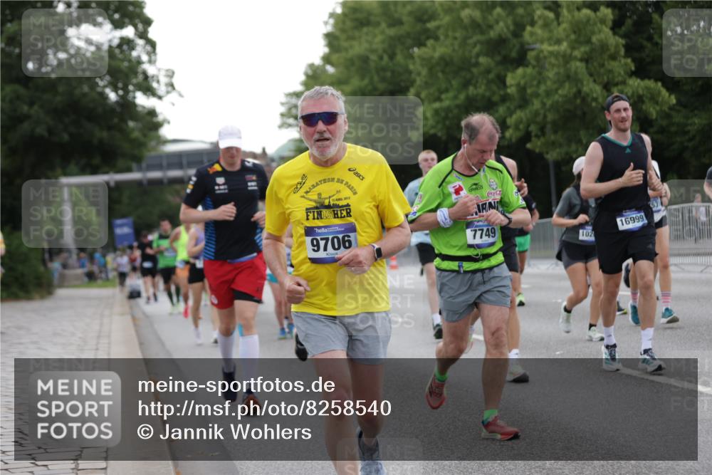 29.06.2025 - hella hamburg halbmarathon Jannik Wohlers http://msf.ph/oto/8258540 29.06.2025 10:32:12 Lombardsbrücke 1199, 1640, 2059, 3653, 3660, 3670, 4446, 4857, 5783, 5871, 5941, 6228, 6312, 6315, 7308, 7309, 7387, 7468, 7531, 7633, 7702, 7749, 7750, 8303, 8625, 8840, 8993, 9010, 9188, 9765, 10002, 10013, 10048, 10203, 10277, 10354, 10470, 10624, 10770, 11076, 11205, 11248, 12470, 12864, 13335, 14159, 14301, 14788, 14888, 15071, 15086, 15088, 15147, 15171, 15569, 15847, 15997, 16129, 16187, 16898, 16999, 17041, 17167, 18069, 18706, 18927 meine-sportfotos.de