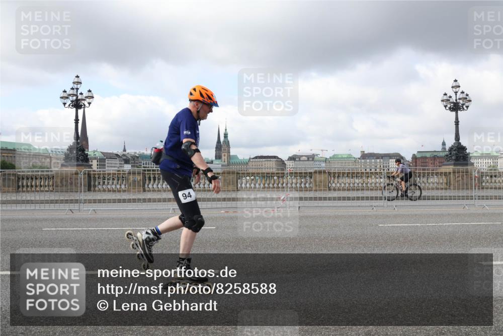 29.06.2025 - hella hamburg halbmarathon Lena Gebhardt http://msf.ph/oto/8258588 29.06.2025 09:03:30 Lombardsbrücke  meine-sportfotos.de