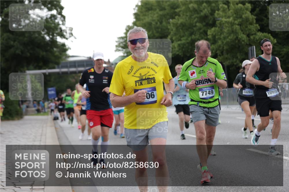 29.06.2025 - hella hamburg halbmarathon Jannik Wohlers http://msf.ph/oto/8258630 29.06.2025 10:32:13 Lombardsbrücke 1199, 1640, 2059, 3653, 3660, 3670, 4446, 5783, 5871, 5941, 6228, 6312, 6315, 7308, 7309, 7387, 7468, 7531, 7633, 7702, 7749, 7750, 8303, 8625, 8840, 9010, 9188, 10002, 10013, 10048, 10203, 10277, 10354, 10470, 10624, 10770, 11076, 11205, 11248, 12470, 12864, 13335, 14159, 14301, 14788, 14888, 15071, 15086, 15088, 15147, 15171, 15569, 15847, 15997, 16129, 16187, 16898, 16999, 17041, 17167, 18069, 18706, 18927, 19156 meine-sportfotos.de
