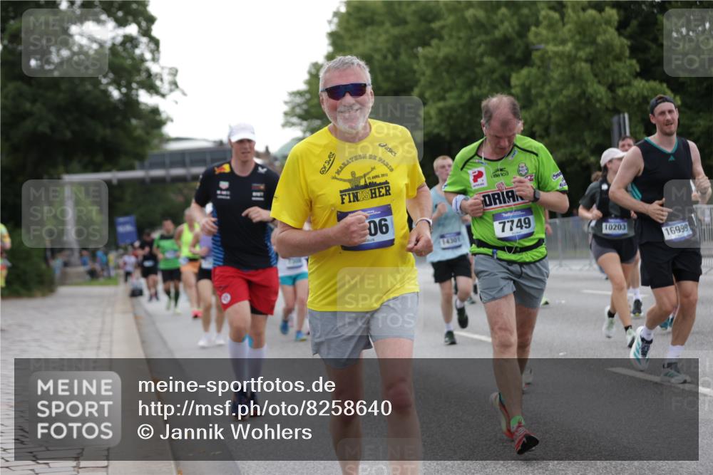29.06.2025 - hella hamburg halbmarathon Jannik Wohlers http://msf.ph/oto/8258640 29.06.2025 10:32:13 Lombardsbrücke 1199, 1640, 2059, 3653, 3660, 3670, 4446, 5783, 5871, 5941, 6228, 6312, 6315, 7308, 7309, 7387, 7468, 7531, 7633, 7702, 7749, 7750, 8303, 8625, 8840, 9010, 9188, 10002, 10013, 10048, 10203, 10277, 10354, 10470, 10624, 10770, 11076, 11205, 11248, 12470, 12864, 13335, 14159, 14301, 14788, 14888, 15071, 15086, 15088, 15147, 15171, 15569, 15847, 15997, 16129, 16187, 16898, 16999, 17041, 17167, 18069, 18706, 18927, 19156 meine-sportfotos.de