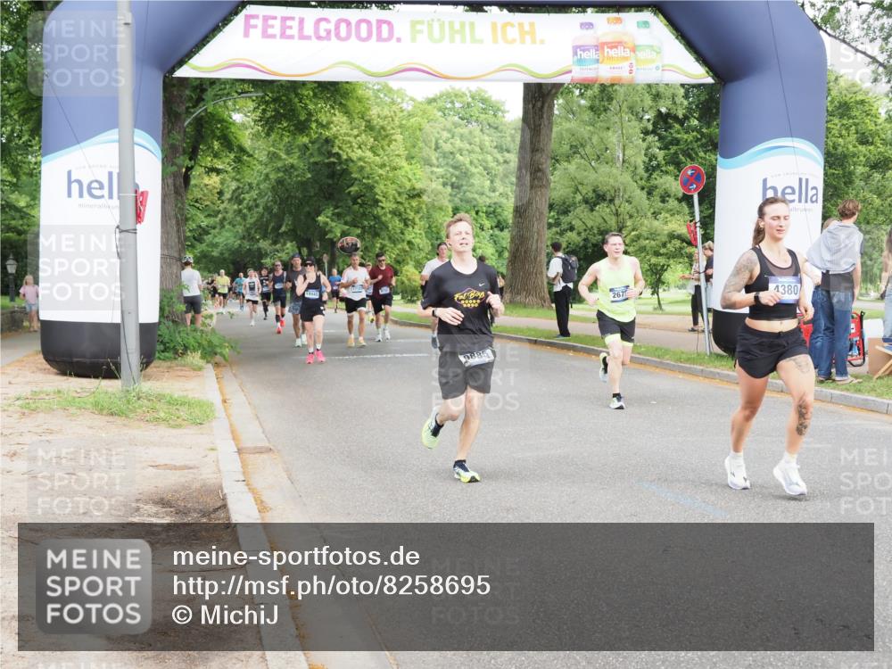 29.06.2025 - hella hamburg halbmarathon MichiJ http://msf.ph/oto/8258695 29.06.2025 10:29:40 Zwischen KM18-KM19 2675, 4380, 4634, 5007, 5014, 9358, 9885, 10978, 11062, 11922, 12365, 14555, 15164, 16599, 16816, 18399 meine-sportfotos.de