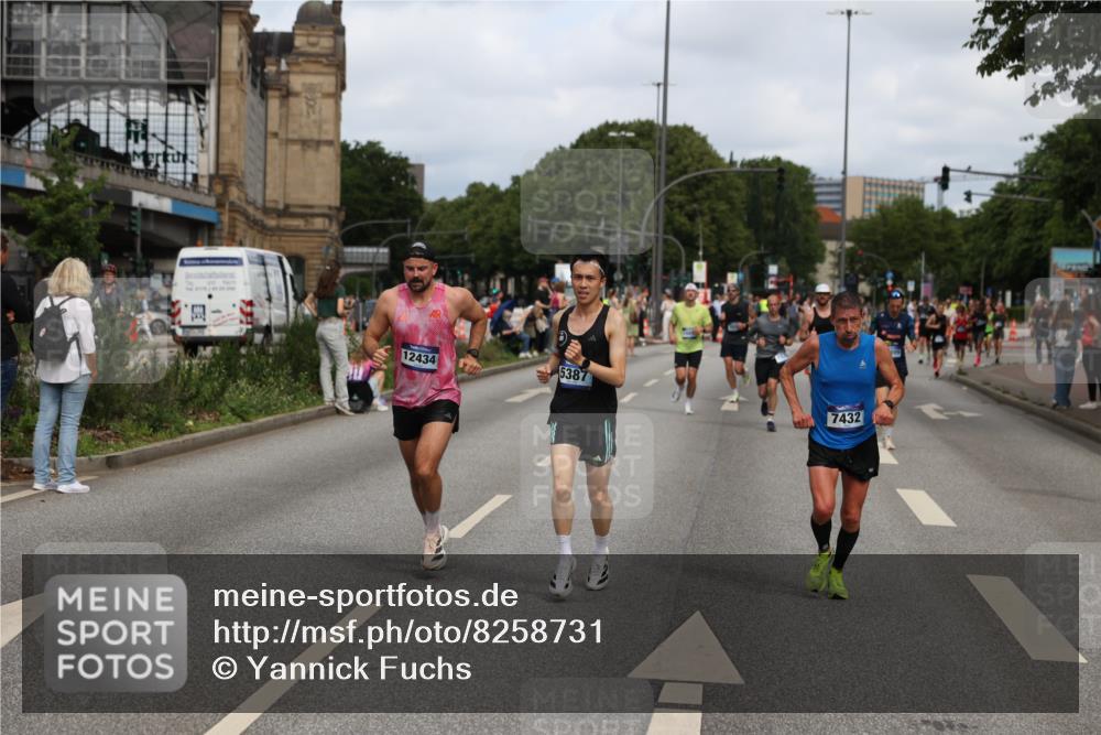 29.06.2025 - hella hamburg halbmarathon Yannick Fuchs http://msf.ph/oto/8258731 29.06.2025 10:36:05 20KM 1570, 1763, 1800, 2579, 2675, 4893, 5387, 5987, 6550, 7092, 7432, 8358, 9547, 9815, 9885, 10894, 11417, 12434, 12588, 13714, 13876, 14346, 14899, 15351, 16084, 16816, 17032, 17100, 17159, 17182, 17882, 18442, 18491, 18509, 18764, 18802 meine-sportfotos.de