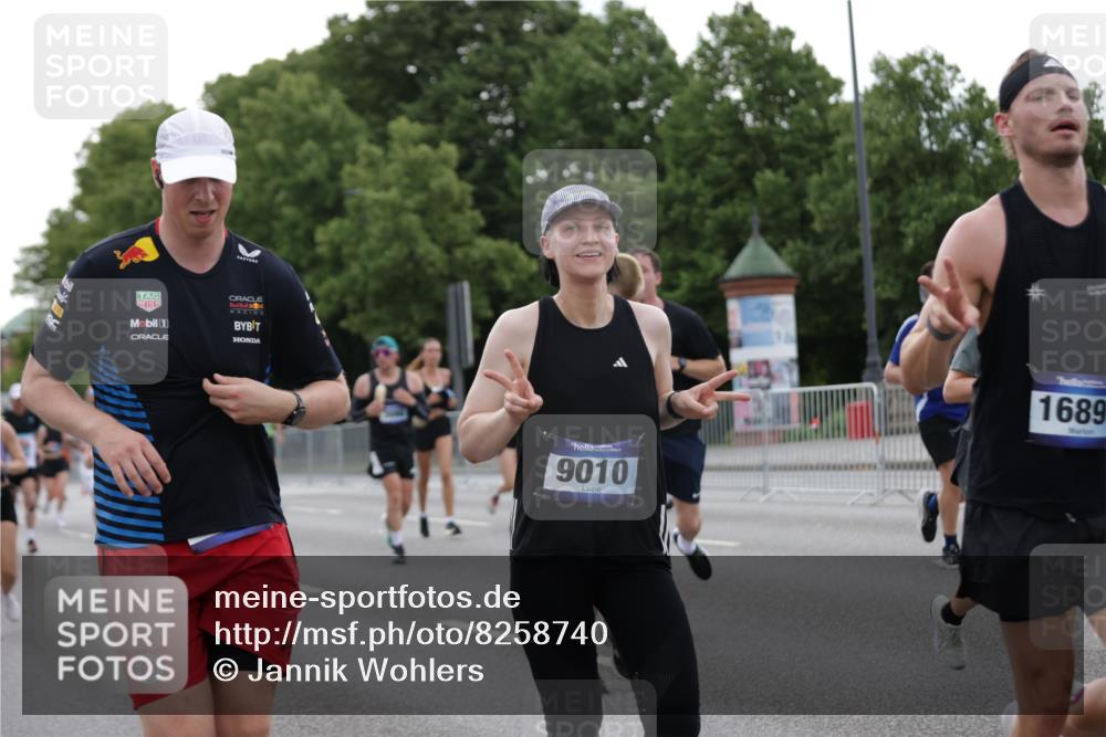 29.06.2025 - hella hamburg halbmarathon Jannik Wohlers http://msf.ph/oto/8258740 29.06.2025 10:32:15 Lombardsbrücke 1199, 1237, 1640, 2059, 3653, 3660, 3670, 3753, 4446, 5783, 5871, 5941, 6228, 6312, 6315, 7308, 7309, 7387, 7531, 7633, 7702, 7749, 7750, 8625, 9010, 9188, 10002, 10013, 10048, 10203, 10277, 10354, 10470, 10624, 10770, 11076, 11205, 11248, 12470, 12508, 13335, 14301, 14888, 15071, 15171, 15847, 15997, 16129, 16187, 16502, 16898, 16999, 17041, 17167, 17508, 18069, 18706, 18927, 19156 meine-sportfotos.de