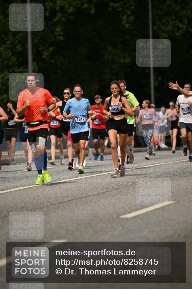 29.06.2025 - hella hamburg halbmarathon Dr. Thomas Lammeyer http://msf.ph/oto/8258745 29.06.2025 10:35:11 Kennedybrücke 1059, 1097, 1472, 1547, 1773, 1979, 2414, 2505, 2754, 2755, 2914, 3131, 3281, 3443, 4561, 4817, 5437, 5943, 6057, 6078, 6195, 6546, 6616, 6725, 6787, 7351, 7604, 7772, 8050, 8812, 8941, 9937, 10586, 10989 meine-sportfotos.de