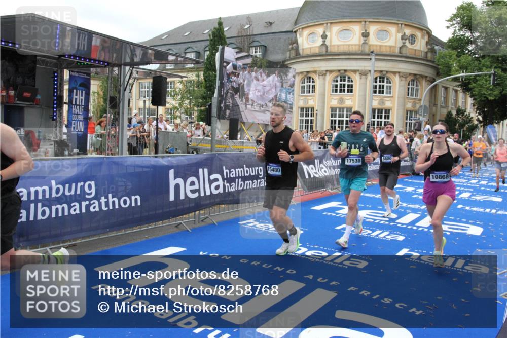 29.06.2025 - hella hamburg halbmarathon Michael Strokosch http://msf.ph/oto/8258768 29.06.2025 10:51:17 Ziel 1461, 1817, 4404, 5600, 6027, 6657, 8316, 8930, 9476, 10480, 10667, 10868, 11512, 11625, 11733, 12016, 13073, 15480, 17530, 17823, 18019 meine-sportfotos.de