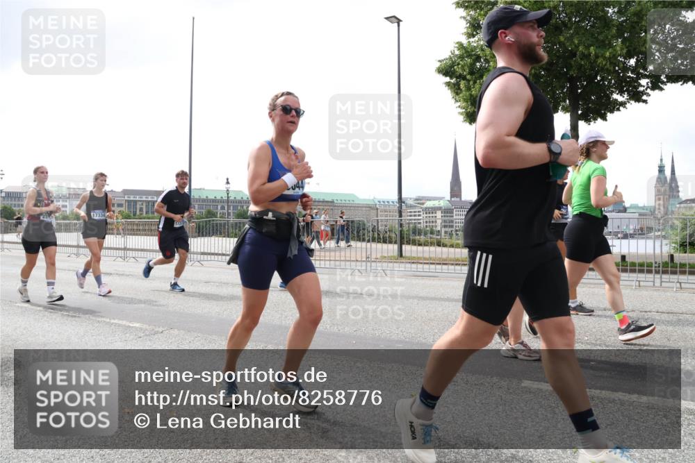 29.06.2025 - hella hamburg halbmarathon Lena Gebhardt http://msf.ph/oto/8258776 29.06.2025 10:45:57 Lombardsbrücke 1004, 1033, 1060, 1085, 1100, 1104, 1421, 1426, 1532, 1555, 1854, 1867, 1868, 1983, 2008, 2398, 2423, 2522, 2550, 2657, 2664, 2773, 2813, 2917, 2951, 2954, 2965, 2973, 3410, 4104, 4223, 4224, 4317, 4388, 4572, 5044, 5635, 5703, 5769, 5770, 5892, 6133, 6333, 6392, 6623, 7268, 7356, 7605, 7859, 7894, 7983, 8745, 9120, 9121, 9426, 9445, 10030, 10327, 10329, 10367, 10511, 11358, 11876, 11910 meine-sportfotos.de