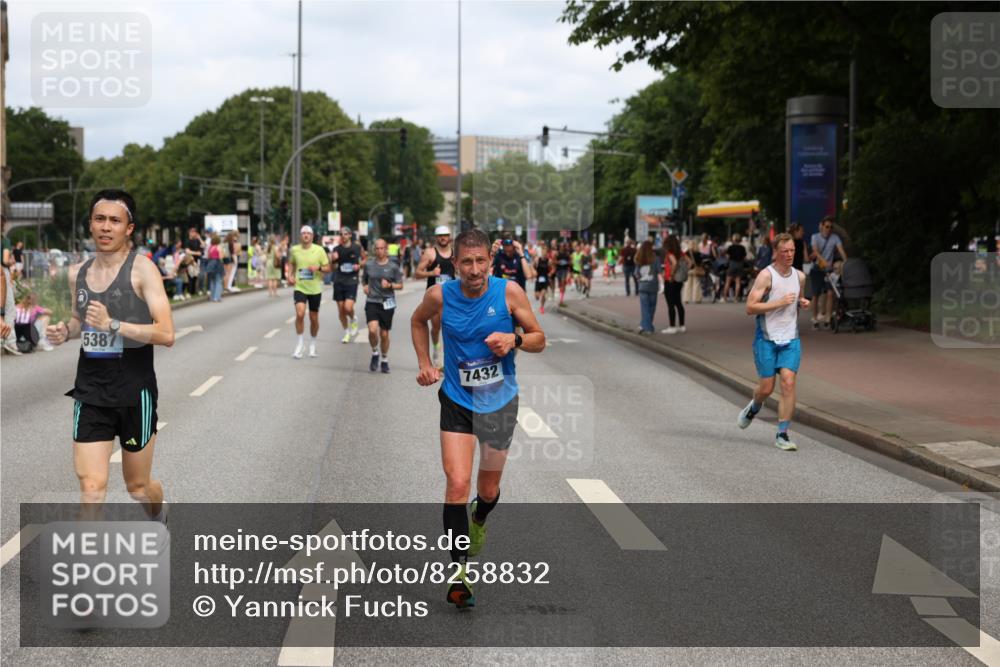 29.06.2025 - hella hamburg halbmarathon Yannick Fuchs http://msf.ph/oto/8258832 29.06.2025 10:36:06 20KM 1570, 1763, 1800, 2579, 2675, 4893, 5387, 5987, 6550, 7092, 7432, 8358, 9547, 9815, 9885, 10894, 11417, 12434, 12588, 13714, 13876, 14346, 14899, 15351, 16084, 16816, 17032, 17100, 17159, 17182, 17882, 18442, 18491, 18509, 18764, 18802 meine-sportfotos.de