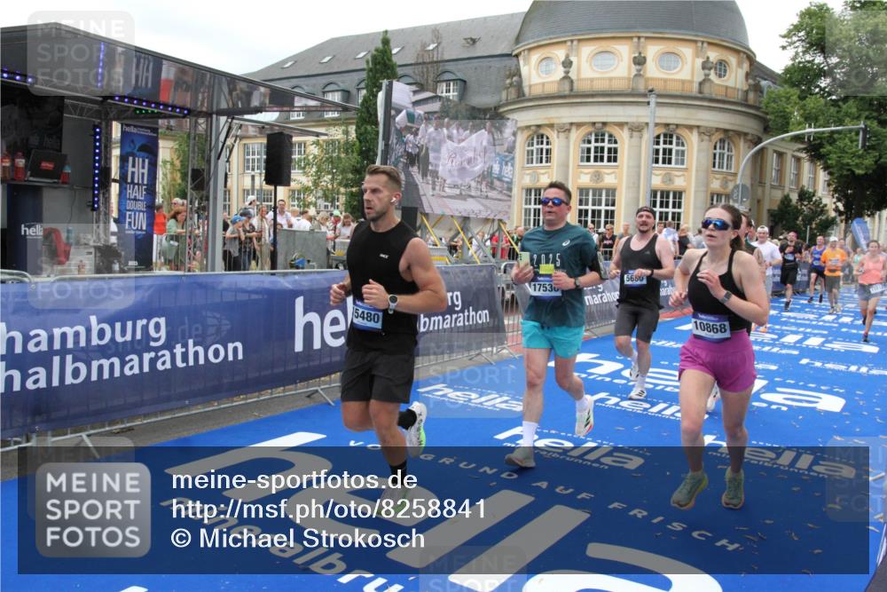 29.06.2025 - hella hamburg halbmarathon Michael Strokosch http://msf.ph/oto/8258841 29.06.2025 10:51:17 Ziel 1461, 1817, 4404, 5600, 6027, 6657, 8316, 8930, 9476, 10480, 10667, 10868, 11512, 11625, 11733, 12016, 13073, 15480, 17530, 17823, 18019 meine-sportfotos.de