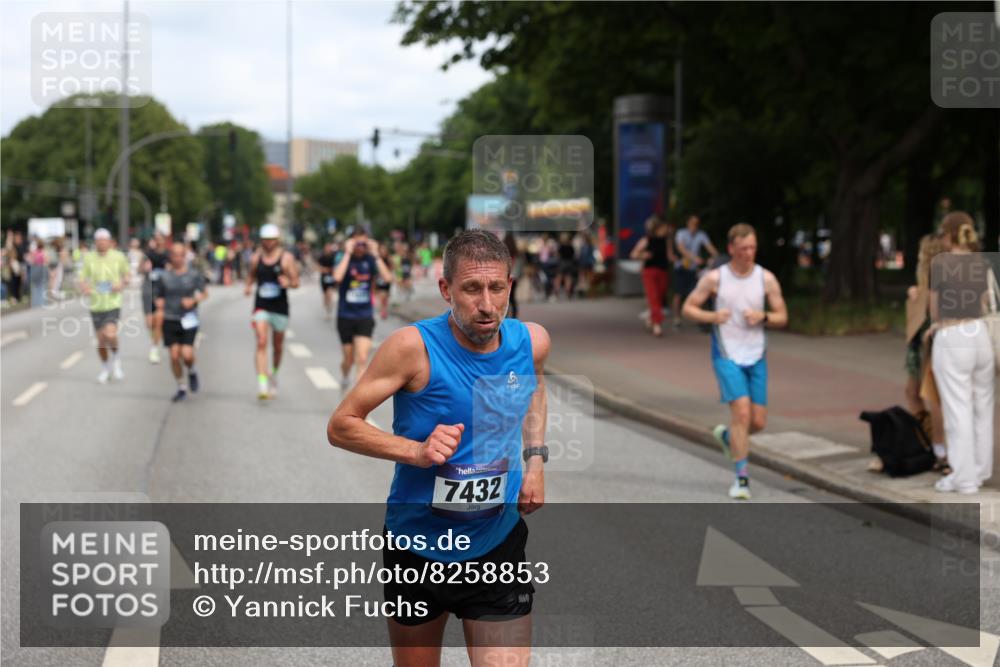 29.06.2025 - hella hamburg halbmarathon Yannick Fuchs http://msf.ph/oto/8258853 29.06.2025 10:36:07 20KM 1570, 1763, 1800, 2579, 2675, 5387, 5987, 6550, 7092, 7432, 8358, 9815, 9885, 10894, 11417, 12434, 12588, 13714, 13876, 14346, 14899, 16084, 17032, 17159, 17182, 17882, 18442, 18491, 18509, 18764, 18772, 18802 meine-sportfotos.de